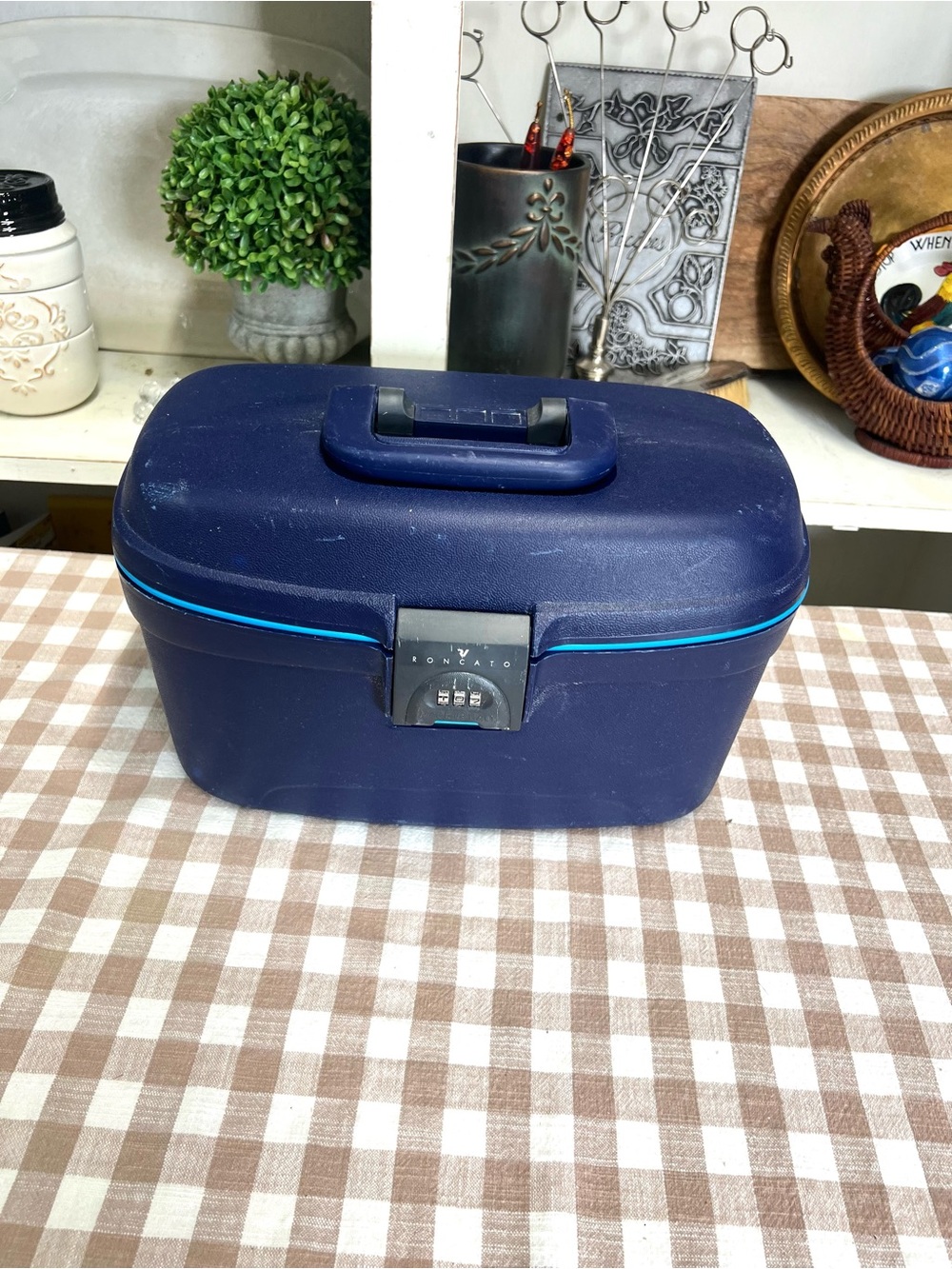 RONCATO luggage valigeria makeup case locking blue traincase carryon hardsided